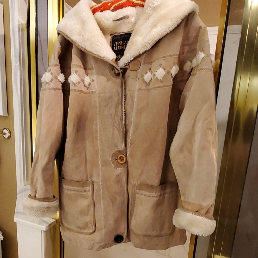 Gorgeous Venezia Leathers tan suede coat, Sz 14-16